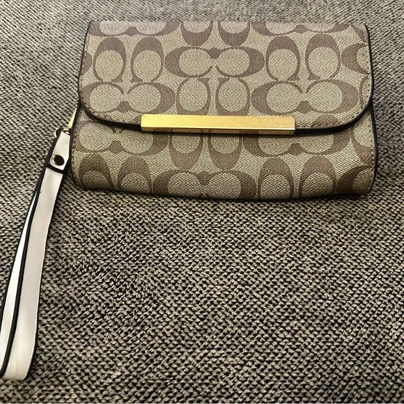 Coach Brown/ tan signature print Wristlet - Picture 1 of 8